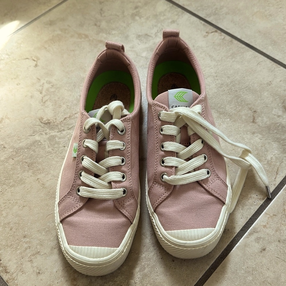 Cariuma Pink OCA Canvas Sneaker Women's Size 8